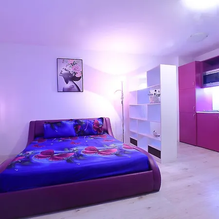 Luxury Romantic In Private With Parking And Pool バルチク