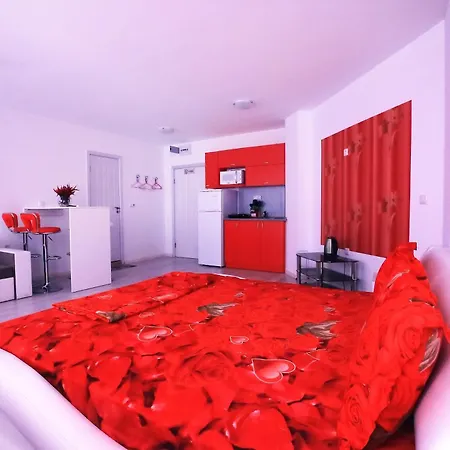 Luxury Romantic In Private With Parking And Pool
