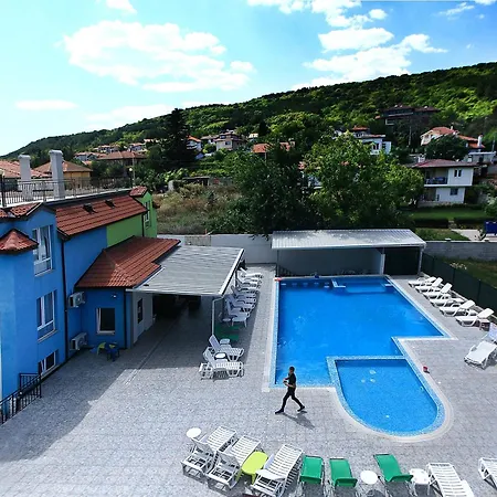 Luxury Romantic In Private With Parking And Pool
