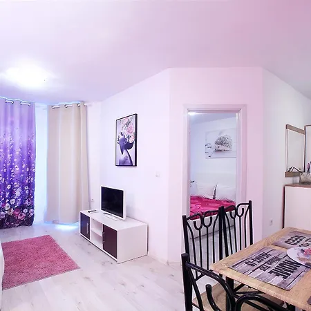 Luxury Romantic In Private With Parking And Pool