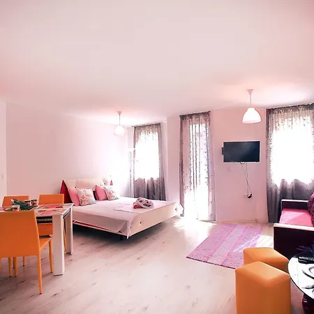 Luxury Romantic In Private With Parking And Pool Διαμέρισμα Μπαλτσίκ