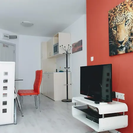 Luxury Romantic In Private With Parking And Pool
